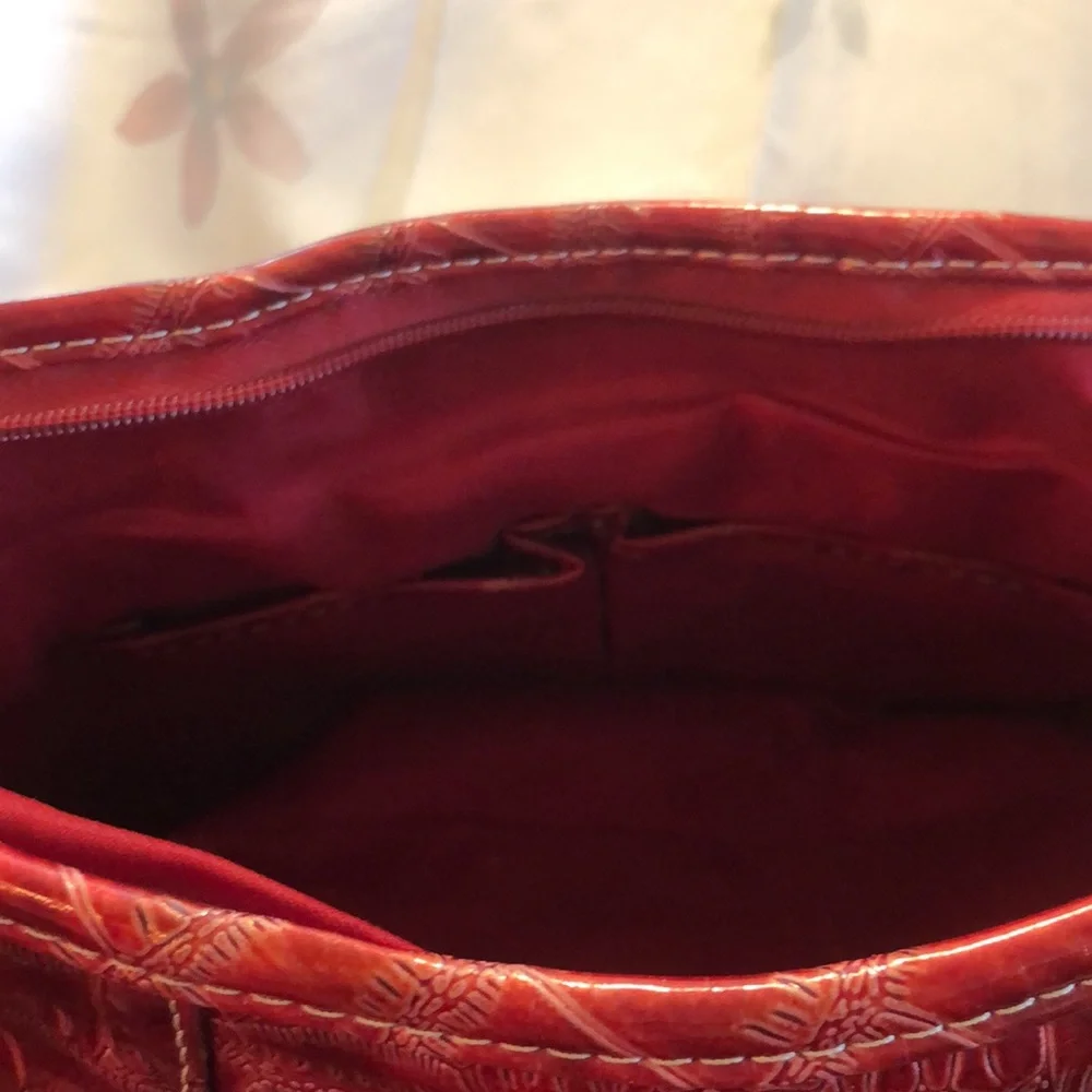 Vintage Sag Harbor Faux Croc Patent Leather Bag Red 13.5x4” - 8.5” drop
